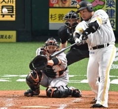 ソフトバンク山川穂高、お待たせ1号3ラン　秋広優人との〝師弟コンビ〟でともに右中間テラス席への一発