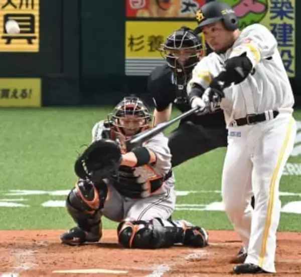 ソフトバンク山川穂高、お待たせ1号3ラン　秋広優人との〝師弟コンビ〟でともに右中間テラス席への一発