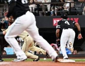 「彼がホッとしている」　ソフトバンク小久保監督、来日後初めて一塁起用のジーター・ダウンズについて言及