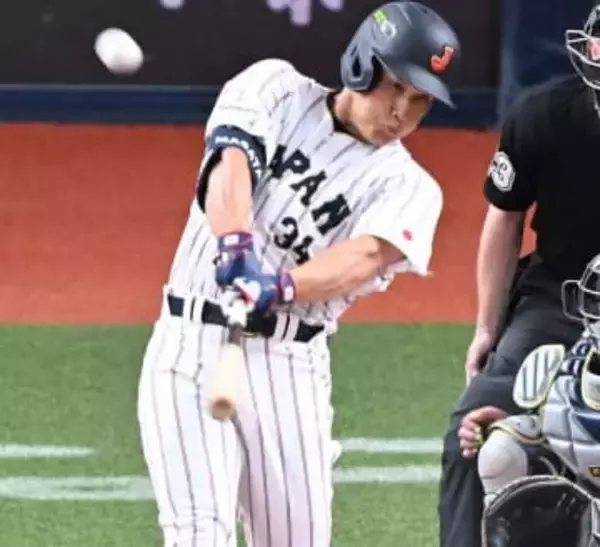 【侍ジャパン】吉田正尚が〝メジャー組1号〟　チーム初安打は右翼席中段まで運ぶ確信アーチ