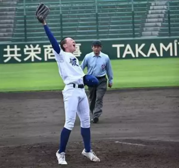 飯塚の2年生エースが東筑を2安打完封　「スミ1」で福岡大会V決める　「これまでで一番の投球ができました」【九州地区高等学校野球】