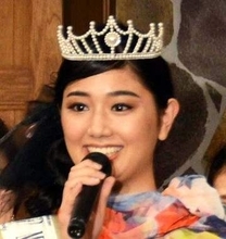 「元ミス・アース日本代表」K-1に降臨した〝9頭身ボディ〟斎藤恭代のミニスカ衣装が話題「主役が恭代さんになっちゃう」