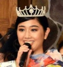 「元ミス・アース日本代表」K-1に降臨した〝9頭身ボディ〟斎藤恭代のミニスカ衣装が話題「主役が恭代さんになっちゃう」