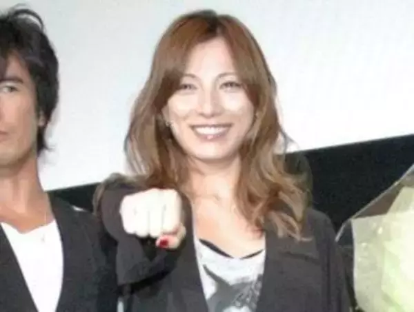 「海猿の時はやばかった」43歳・加藤あい、常夏の国〝解放ショット〟「なんてこった」「この人は間違いなく本物だった」