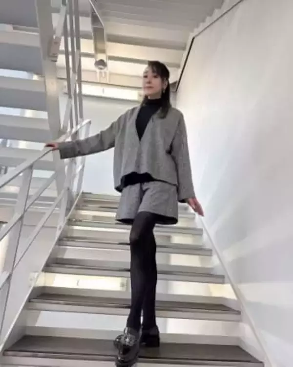 「夫と…」57歳で初婚の浅野ゆう子〝頭ひとつ背が高い夫〟公開「昭和のスターみたい」「若々しい」ハワイ満喫姿に反響