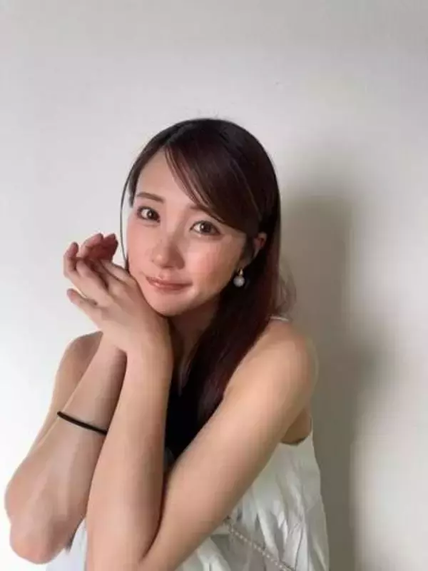 「生首やん」「気持ちよさそう」顔だけ出現！汗だらけショットのモデル野添百華に反響「こりゃまた、新しいね」