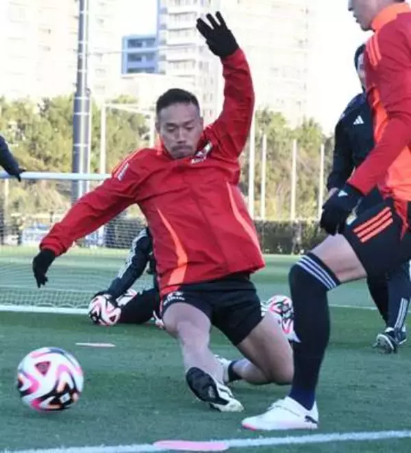 「高い強度で戦える」日本人初の5大会連続代表　森保一監督が長友佑都を選出したもう一つの理由は【サッカーW杯】