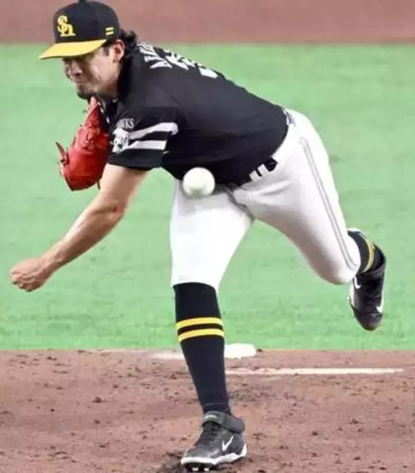 デビュー戦のソフトバンク・アルメンタ、いきなり156キロで死球も初回無失点　最速157キロマーク　先制のピンチも直球で連続奪三振