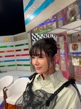 背中ぱっかーん…第2子出産から10カ月、43歳の真木よう子〝大胆グラビア＆喫煙ショット〟に「めっちゃ痩せましたね」の声