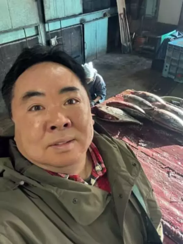 「リアルドカベン」「めちゃくちゃ打ちそう」〝強打者の風格〟漂う塚地武雅に反響「草野球にこんなオッサンいそう」