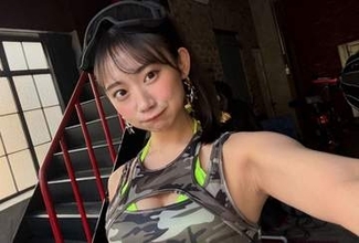 「どう見てもスカートの中見てるよね」至近距離で〝ガン見〟元RQ相沢菜々子の投稿に「これはセーフですか？」「これはいけない」