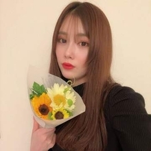「画像拡大して見た」〝丸見せ投球〟人気ライバー・ガガちゃんの始球式に騒然「スカート短すぎんか？」「投げる姿もサマになってる」