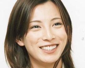 「バスタオル巻いたまま出ちゃダメって…」3児の母・加藤あい、〝衝撃〟私服に仰天！「思わず二度見」「旦那さんが羨ましい」「サウナかと」