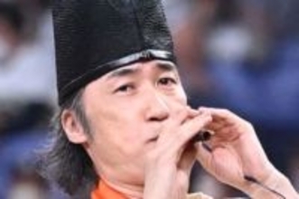 アクシデントでまるで修学旅行に!?　東儀秀樹〝船の大部屋で移動〟写真に「ピンチが素敵な旅に」「無事に着いて良かったですね」の声