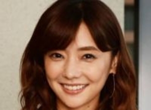 「一緒の学生生活送りたかった」倉科カナ〝膝上15センチ制服姿〟を佐野勇斗絶賛！ファン「素足が･･･」「38歳って信じられんわ」「似合ってて、なんも言えね～」