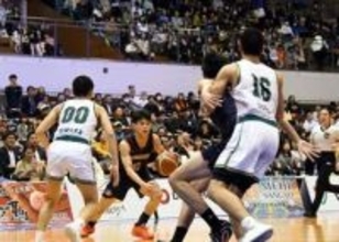 〝前座〟から大歓声！　福岡国際センター初開催のライジングゼファー福岡　試合前に福岡大大濠と福岡第一が白熱の攻防【Bリーグ】