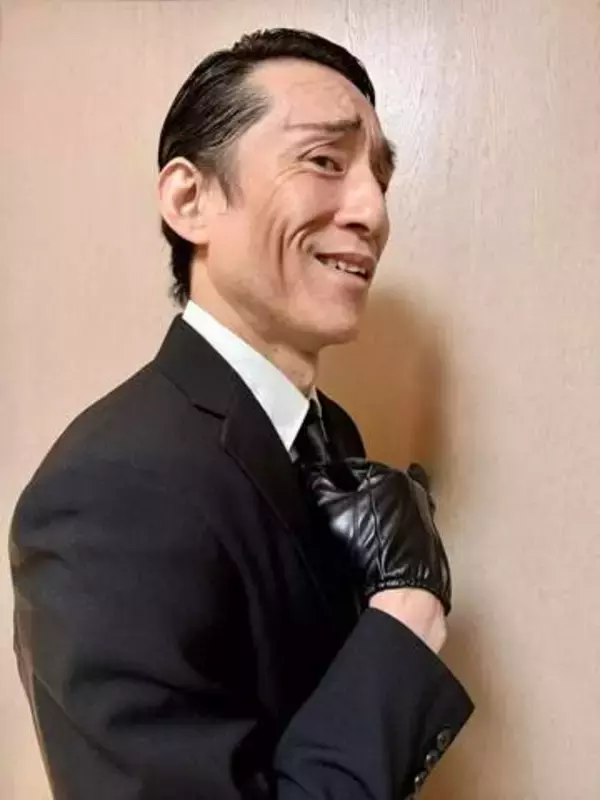 「気合い入り過ぎてて好き」R-1連覇・なだぎ武〝絶叫コスプレ〟姿に反響「むちゃくちゃIQ低そう」「見た目全然違う」