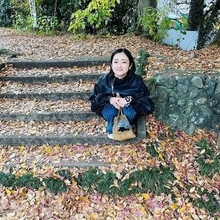「これ、今ですか？」安達祐実〝44歳のサロペット〟姿に「なんじゃこりゃー」「え!?顔、家なき子」「ほうれい線どこ？」の声