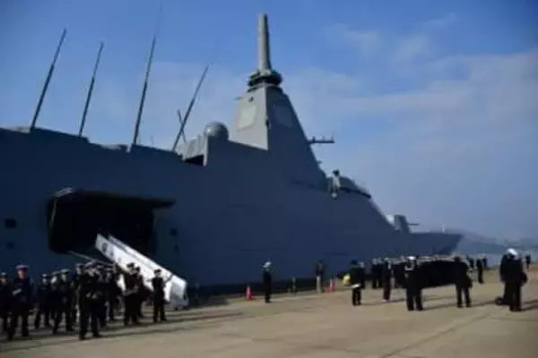 「起床から体操まで5分」海上自衛隊〝教育隊〟での生活が話題「見てる方も気が引き締まる」「起床ラッパにビクッ」「働いて働いて働きまくっとる」