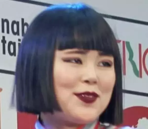 「歳とらんな～」大ブレイクから9年…ブルゾンちえみ〝金髪〟激変に「しおりちゃんだぁ！」「お似合いです」「3人の姿見たいです」コージの投稿に反響