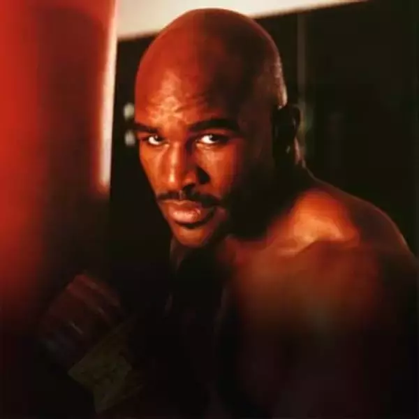 衝撃の〝耳嚙み切り事件〟から29年…元ボクシング世界王者・63歳になったホリフィールドさんの近影に反響「凄い身体！」「お元気そうでよかった」ジャン・アレジさんと２ショット