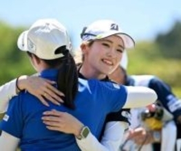 「3日間一番緊張した」60センチのパット　23歳の桑木志帆がツアー4勝目「母のカレーが食べたい」と笑顔【女子ゴルフ・SkyRKBレディース】