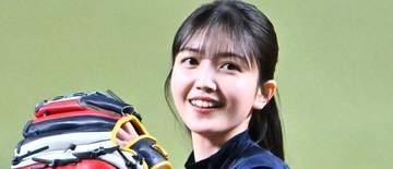 「働き過ぎで疲れてんだろなー」久保史緒里〝扉にぴたっと〟ショットに「小動物感はんぱない」「とにかく久保ってる」の声