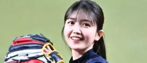 「働き過ぎで疲れてんだろなー」久保史緒里〝扉にぴたっと〟ショットに「小動物感はんぱない」「とにかく久保ってる」の声