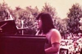 「だいぶ痩せたね」大ヒット連発したゴダイゴのリーダー、74歳バースデーショット「愛の国〜ガンダ〜ラ」