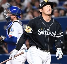 離脱となれば大きな痛手　ソフトバンク山本祐大、横浜凱旋直前に左手首痛で途中交代　DeNAからトレード移籍「元気でやっている姿を…」