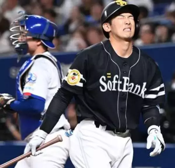 離脱となれば大きな痛手　ソフトバンク山本祐大、横浜凱旋直前に左手首痛で途中交代　DeNAからトレード移籍「元気でやっている姿を…」