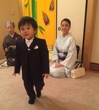 乳がんで34歳死去…小林麻央さんの長男が中学生に…〝成長写真〟に「別人のように大人‼」「ママの面影があって涙が」反響続々