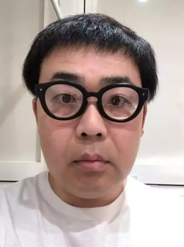 「なんで髪染めてんねん」最年少M-1制覇から23年、激変の岩尾望に反響「良い髪色でんな」「8歳若返ってます！」
