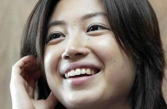 「え？村治さん？」10代鮮烈デビューから33年…ギタリスト村治佳織〝48歳の最新ショット〟に「久しぶりに見たけど変わったね」「天は二物も三物も与えるのですね」