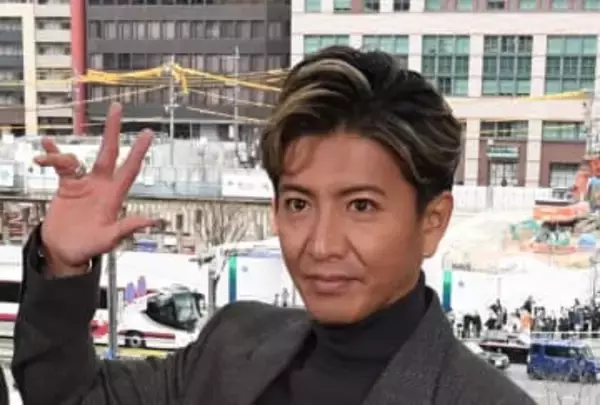 「SMAPとV6と嵐に混ざるAぇ！」「身長が…」〝3人の大先輩〟と並ぶアイドルにSNS注目！緊張の4ショットに「まじか‼えぐ‼かわい‼」の声