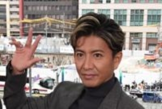 「SMAPとV6と嵐に混ざるAぇ！」「身長が…」〝3人の大先輩〟と並ぶアイドルにSNS注目！緊張の4ショットに「まじか‼えぐ‼かわい‼」の声