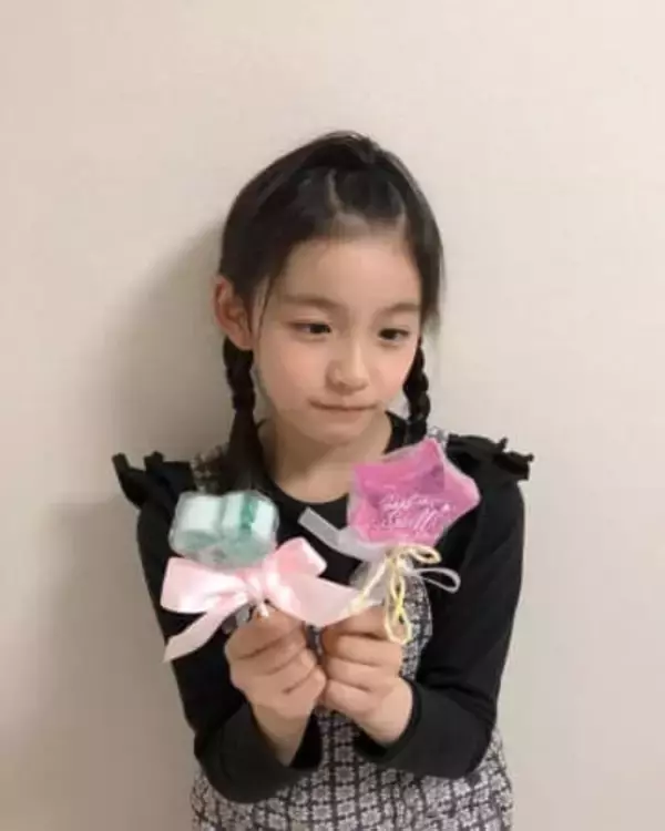 「加速度的に大人っぽく…」〝フーテンの寅さん〟の妹役から6年、モデルになった14歳野澤しおり〝メガネ女子〟姿に反響「心撃ち抜かれました」