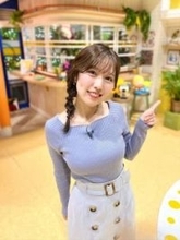 「見ちゃうよね」〝ローアングル〟ショット！東北放送・佐々木夏音アナに「裏側見せてくれて」「バナナ食べる姿まで」の声