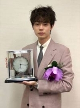 「え、同じ人⁉」「震える」共演女優と結婚から5年〝激変〟1児の父・菅田将暉の姿に驚き「印象全然変わる」「振り幅やばい」「期待の上をいく」の声