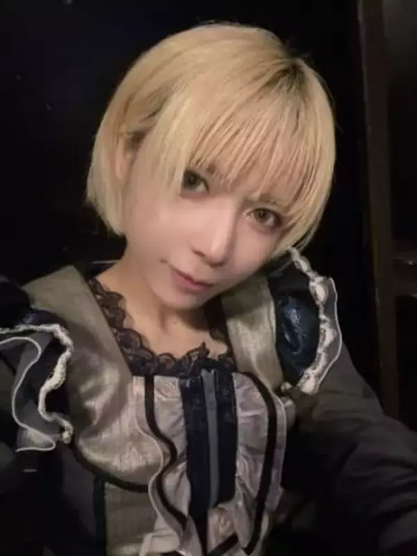 「誰か教えてくれよ」アイドルを襲った〝珍ハプニング〟投稿が万バズ！「色んなもの背負ってんな」「おもしれー女すぎる」「そういうファッションかと」