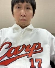 「ホテルのロビーかと思った」アンガ山根の妻が装飾〝自宅ツリー〟が「センスが良くて素敵!」「幸せが伝わります」「海外かと思った！」と反響