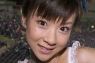 13歳下騎手との結婚から15年…1児の母・ほしのあき〝48歳の腹出し〟姿に「アラフィフの夢」「維持されていて素敵」