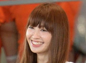「ベッドにダイブしてる」小嶋陽菜〝豪華旅〟ショットに反響「体型から富を感じる」「モチモチパスタみたいなお肌」