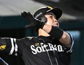 ソフトバンク近藤健介、球団15度目の「打率3割、30本塁打、100打点」で初の快挙　レジェンドたちも超えられなかった〝3桁〟