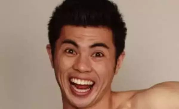 「おお！！パンツ一丁」小島よしお〝衝撃スタイル〟東京マラソン出走姿に反響続々「ギリギリのセーフだろ！」「なんでこんなパンツで」「下半身寒ない？」