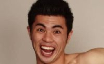 「おお！！パンツ一丁」小島よしお〝衝撃スタイル〟東京マラソン出走姿に反響続々「ギリギリのセーフだろ！」「なんでこんなパンツで」「下半身寒ない？」