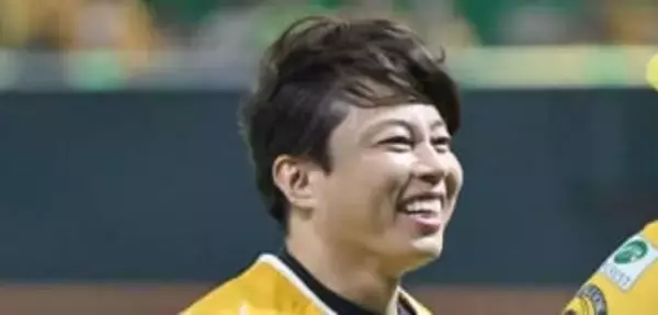 「露出加減がすごかった」「混ぜるな危険」衝撃衣装の西川貴教、女性演歌歌手との2ショットに反響「お二人の距離感が…」