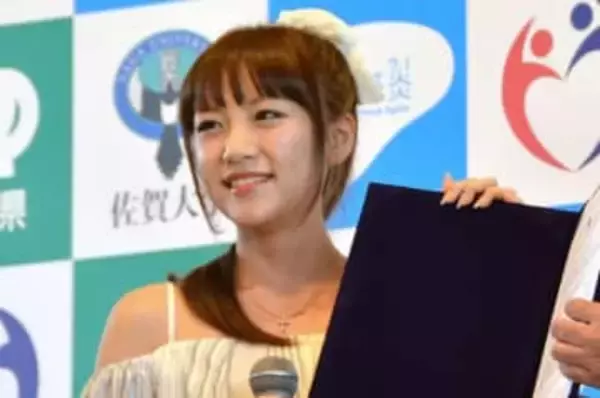 「肩に腕を回せないので腰に手を…」たかみな〝身長差20センチ〟ビックリ2ショットに反響「凄い身長差」「ビビるよね」