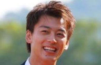 「別人に見えるのは私だけ⁇」突然の投稿〝キレッキレ〟竹内涼真にファン驚き「お顔が細くなってるような…」「違う俳優さんかと」