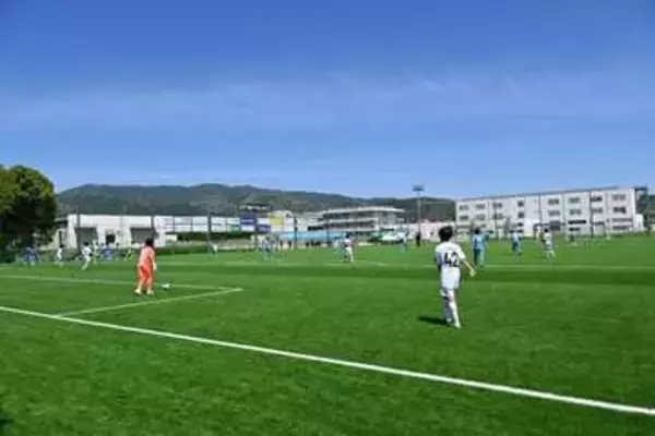 「3冠目指したい」J2サガン鳥栖の育成拠点　人工芝グラウンドが完成　佐賀県鳥栖市の「ネストヴィレッジ」